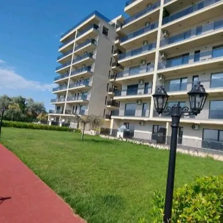 Apartment Solid Superb Cu La Si Mare *